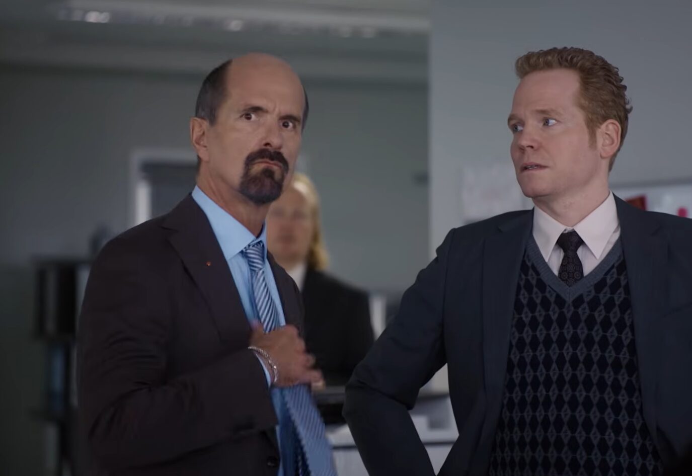 Im neuen Kinofilm sucht Bernd Stromberg (l.) auch seine alten Kollegen heim.