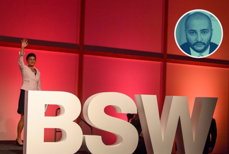 Die nun Ex-Parteivorsitzende Sahra Wagenknecht winkt ihren BSW-Leuten zum Abschied.