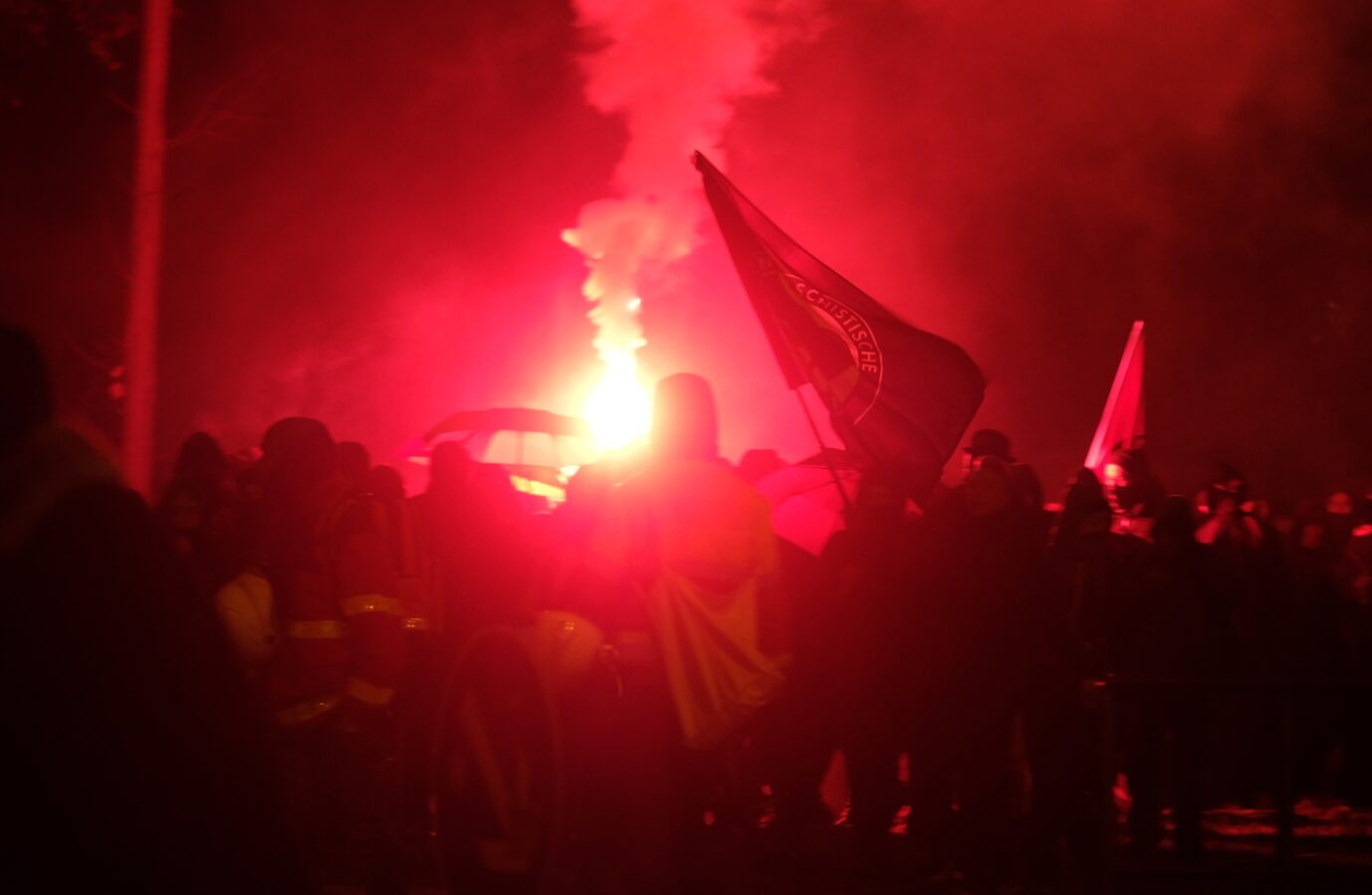 Gewalttätige Antifa-Demo für Indymedia im Jahr 2020.
