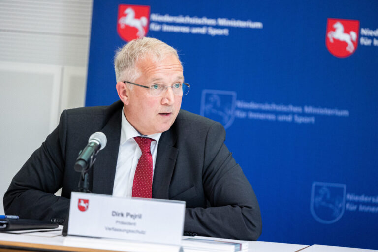 Niedersachsens Verfassungsschutzchef Dirk Pejril