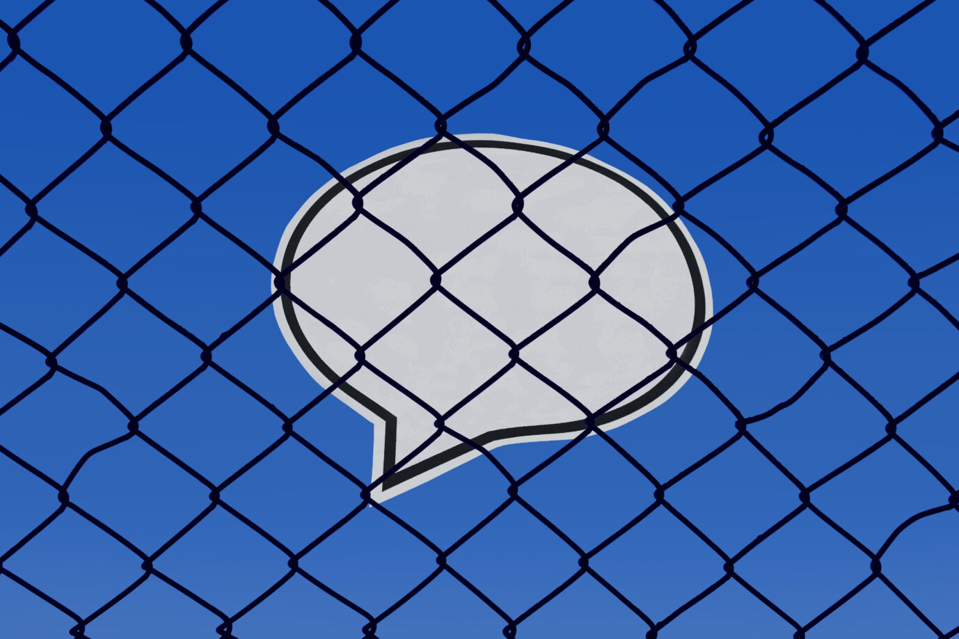 Grafische Darstellung einer weißen Sprechblase auf blauem Hintergrund, die von einem dunklen Drahtzaun überlagert wird. Symbolbild für Einschränkungen der freien Meinungsäußerung und öffentlichen Rede. Symbol für eingeschränkte Meinungsfreiheit: Das Bündnis Redefreiheit will die freie Rede verteidigen. Foto: picture alliance / ZB | Sascha Steinach