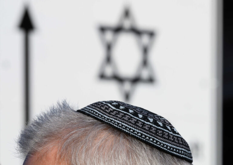 Davidstern und Kippa: Soziologen versuchen, mittels Statistik Antisemitismus zu erfassen.