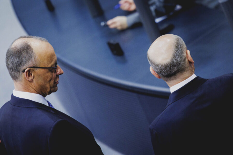 Bundeskanzler Friedrich Merz und sein Amtsvorgänger Olaf Scholz