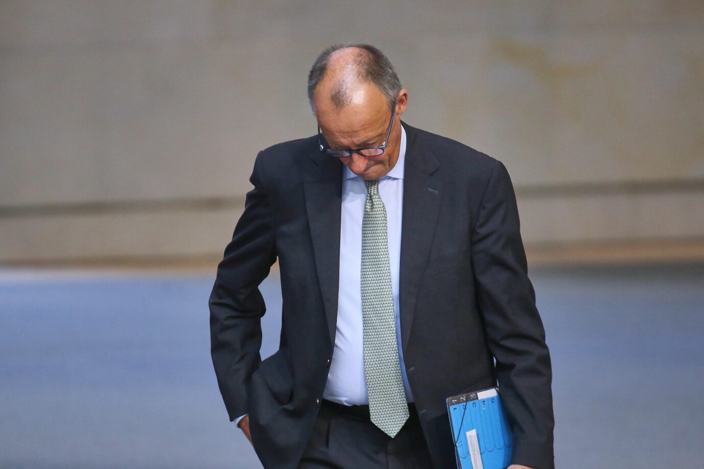 Bundeskanzler Friedrich Merz forderte vor einem Jahr, nach der Messerattacke von Aschaffenburg, Konsequenzen.