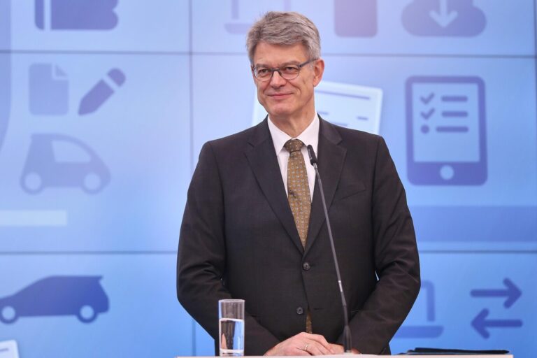 Verkehrsminister Patrick Schnieder: Unter seiner Aufsicht soll der Genderzwang durchgesetzt werden. Foto: picture alliance / dts-Agentur | -