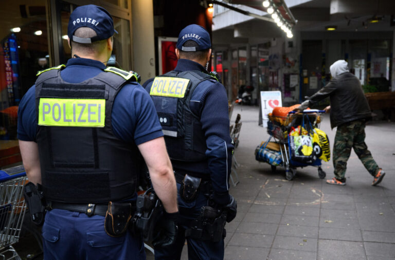 Polizisten am Kottbusser Tor in Berlin: Youtuber bringen neuen Wind in die Stadtbild-Debatte: picture alliance/dpa | Bernd von Jutrczenka