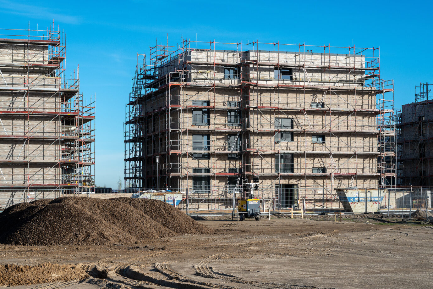 Wohnungsbau in Schleswig: 2026 könnten bis zu 780.000 Einheiten fehlen. (Themenbild)