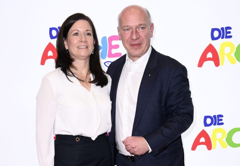 Berlins Bildungssenatorin Katharina Günther-Wünsch mit ihrem Lebensgefährten, dem Regierenden Bürgermeister Kai Wegner.