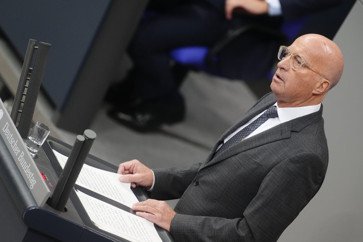 Rüdiger Lucassen (AfD) spricht in der Sitzung des Bundestags zur Modernisierung des Wehrdienstes.