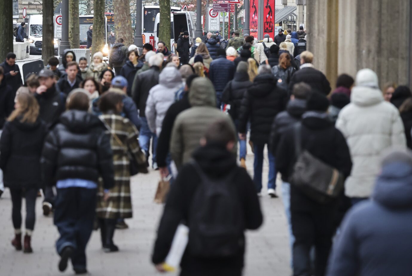 In Deutschland schrumpft die Bevölkerung. Hier eine Szene aus der Mönckebergstraße in Hamburg.