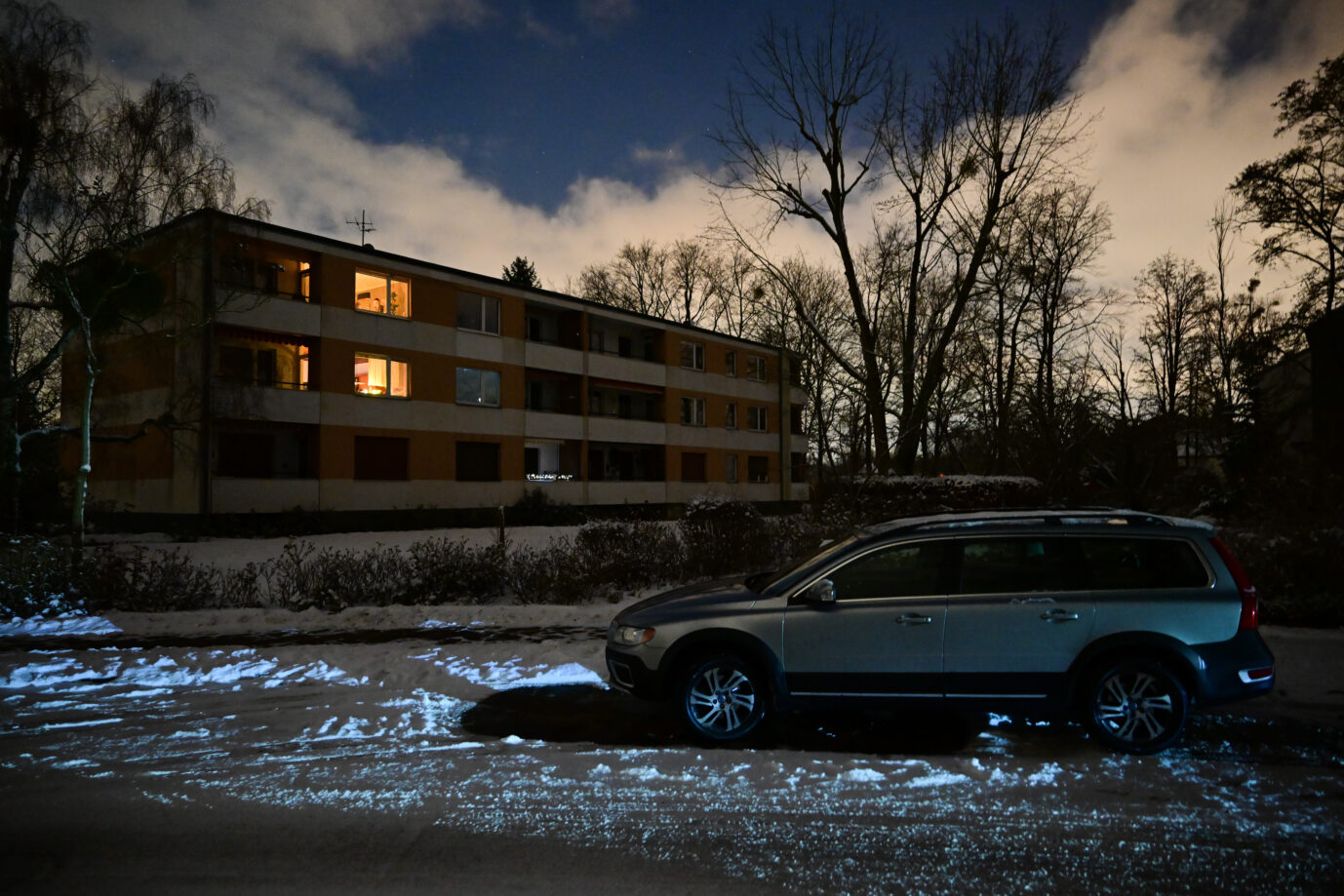 Nach einem linksextremen Anschlag sitzen in Berlin zehntausende Berliner im Dunkeln.