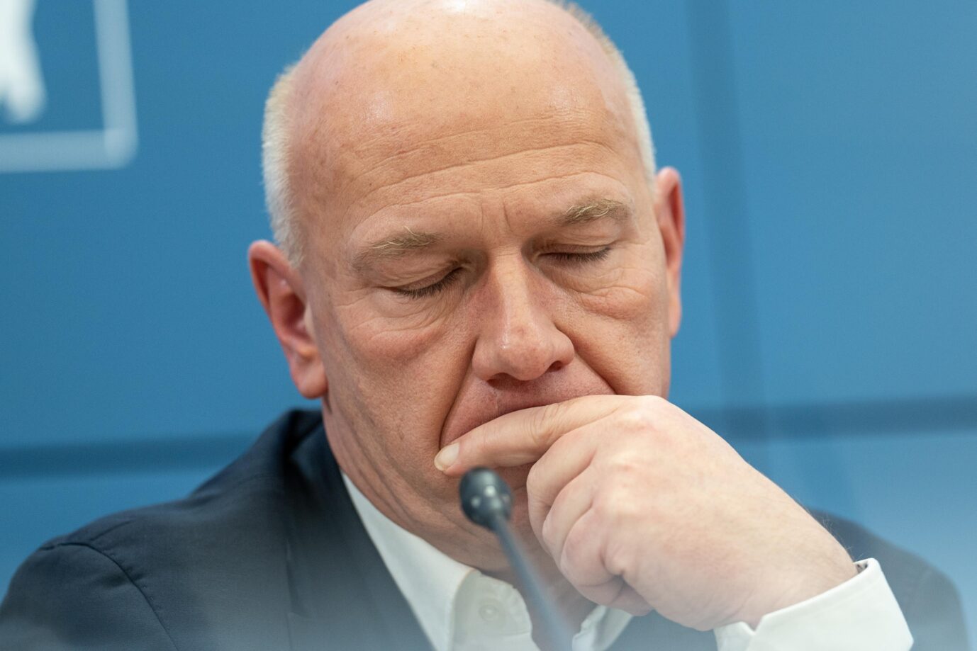 Nach der Stromausfall-Lüge muß sich Berlins Regierender Bürgermeister Kai Wegner (CDU) gegen Rücktrittsforderungen wehren.
