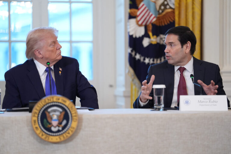 Welche Pläne haben US-Präsident Donald Trump (l.) und sein Außenminister Marco Rubio mit Kuba?