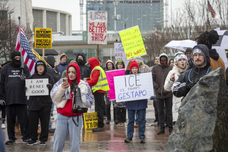 Nach den tödlichen Schüssen von Minneapolis kommt es wie hier in Detroit in den ganzen USA zu Demonstrationen.