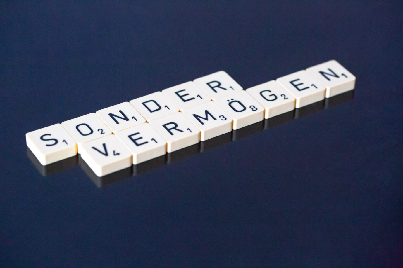 Sondervermögen ist das Unwort des Jahres 2025, das die Jury der sprachkritischen Unwort-Aktion am 13.1.2026 bekannt gab. Mit dem Unwort des Jahres soll auf unangemessene Formen des öffentlichen Sprachgebrauchs aufmerksam gemacht werden. „Sondervermögen“ ist das Unwort des Jahres 2025: Ein paar Jahre zu spät. Foto: picture alliance / Caro Kadatz | Caro Kadatz