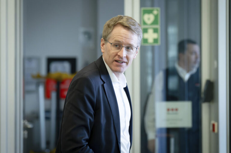 Schleswig-Holsteins Ministerpräsident Daniel Günther (CDU): „Die Medien sind nicht heilig.“ Foto: picture alliance / Geisler-Fotopress | Bernd Elmenthaler/Geisler-FotoprSchleswig-Holsteins Ministerpräsident Daniel Günther (CDU): „Die Medien sind nicht heilig.“ (Themenbild)