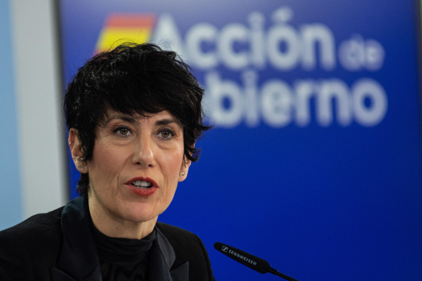Spaniens Migrationsministerin Elma Saiz (PSOE) will das Land für Migranten angenehmer machen.