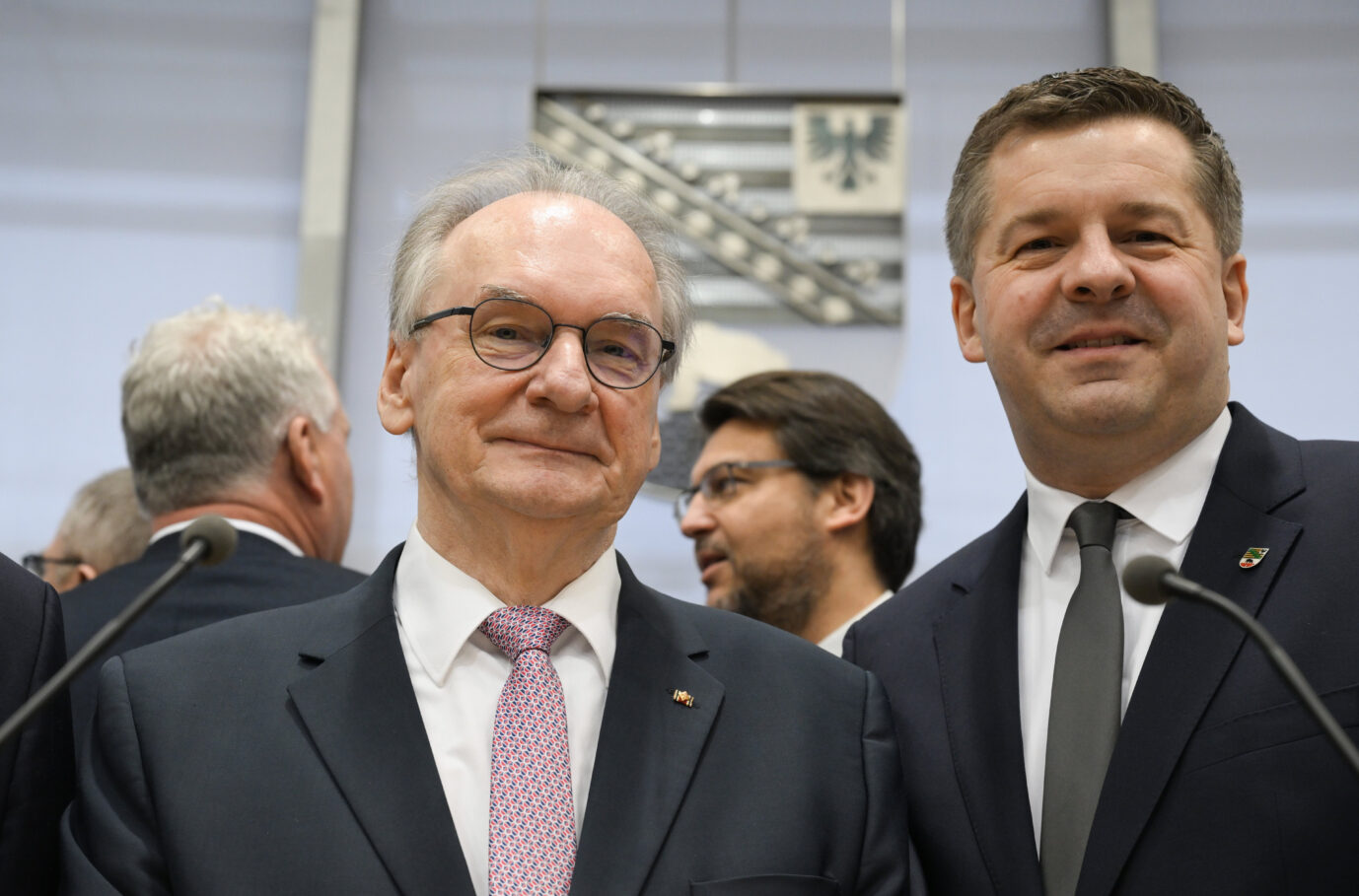 Machtwechsel Sven Schulze im ersten Anlauf zum Ministerpräsidenten in Sachsen-Anhalt gewählt