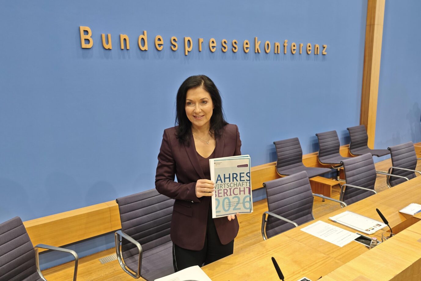 Bundesministerin für Wirtschaft und Energie, Katherina Reiche (CDU) in der Bundespressekonferenz: Der Jahreswirtschaftsbericht 2026 ist voller Klimadogmen und ohne echte Lösungen