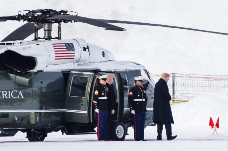 US-Präsident Trump steigt aus dem Marine One in Davos aus. Das Weltwirtschaftsforum (WEF) krisierte er immer wieder.