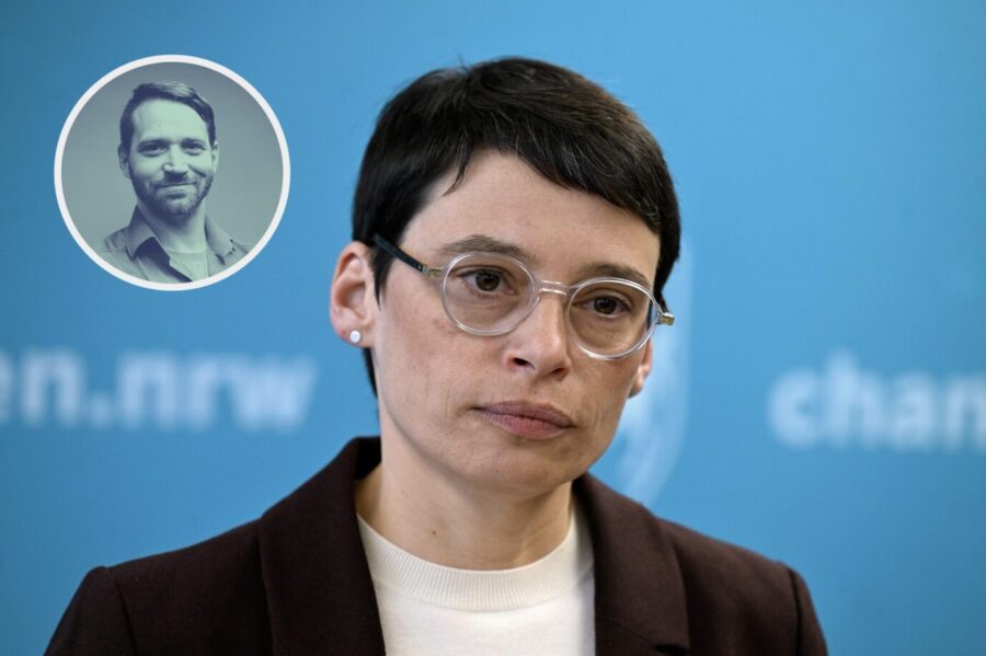 Josefine Paul (Bündnis 90/Die Grünen) Ministerin für Integration in Nordrhein-Westfalen, erklärt in ihrem Ministerium ihren Rücktritt. Josefine Paul: Unqualifiziert und ohne Verantwortungsbewußtsein. Foto: picture alliance/dpa | Roberto Pfeil. ISt sie unfähig?