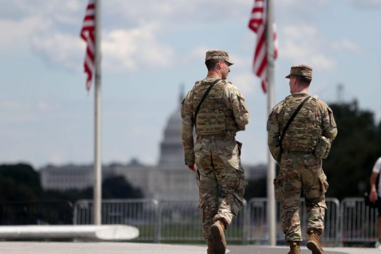 Soldaten in Washington D.C., der Hauptstadt der USA, wo ein neues Verteidigungspapier erschienen ist. Foto: picture alliance / Matrix Images | Gent Shkullaku