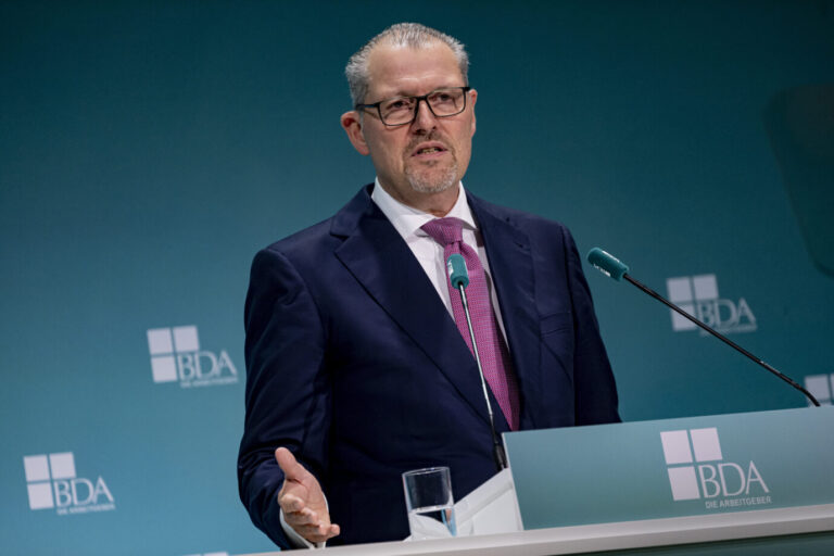 Rainer Dulger, Arbeitgeberpräsident, spricht beim Arbeitgebertag 2025. Er lehnt die Steuer-Pläne der SPD ab.