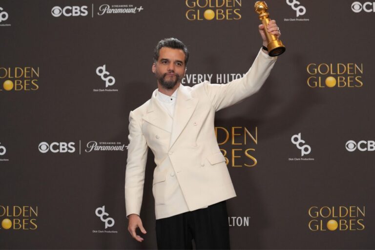 Das Bild zeigt den Schauspieler Wagner Moura. Er äußert sich politisch links, wie viele in Hollywood.