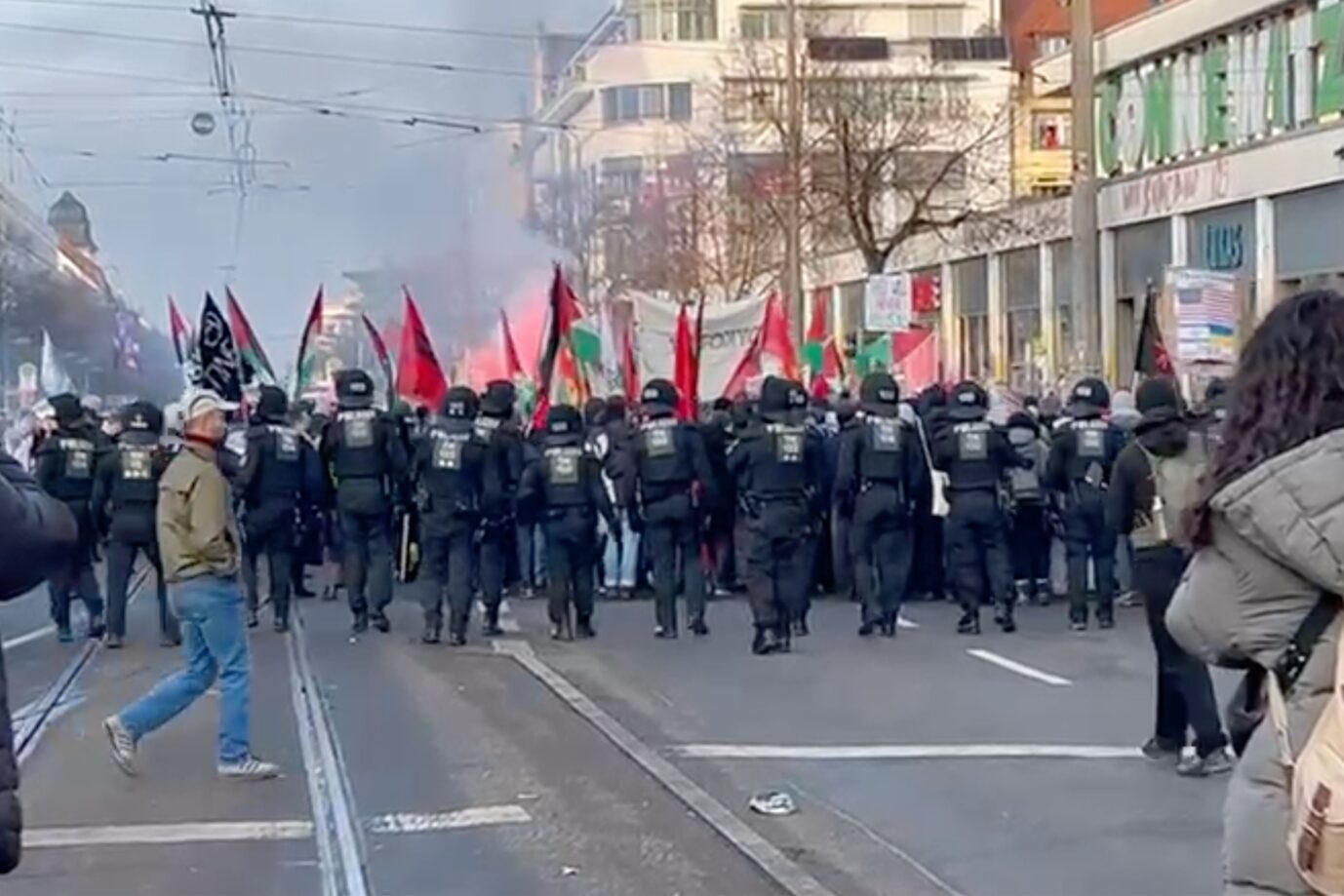 Brisante Enthüllung Versammlungsleiterin von Leipziger Palästina-Demonstration ist Beamtin