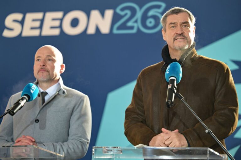 CSU-Landesgruppenchef Alexander Hoffmann und CSU-Chef Markus Söder bei der Klausurtagung im Kloster Seeon