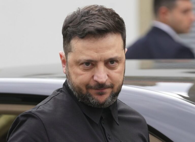 Blickt den nächsten Wochen mit Optimismus entgegen: Der Präsident der Ukraine, Wolodymyr Selenskyj. Foto: picture alliance / ASSOCIATED PRESS | Petros Karadjias