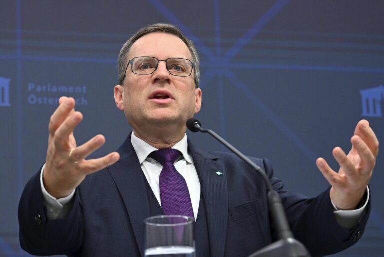 Ruderte nach seiner Rede zurück - für die FPÖ zu spät: ÖVP-Klubobmann August Wöginger. Foto: picture alliance / UNBEKANNT / APA /