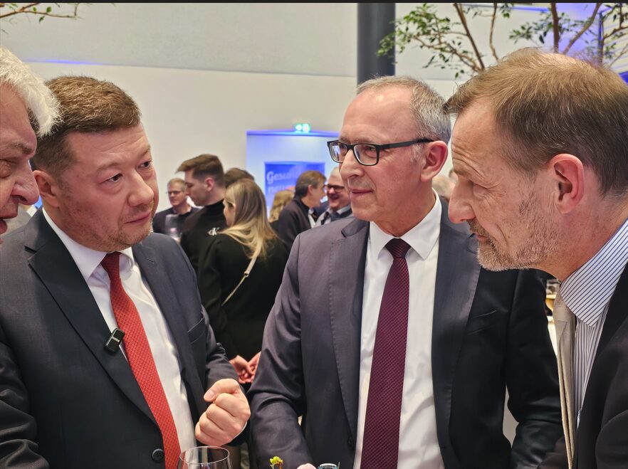 Okamura Fand auch in persönlichen Gesprächen viele Gemeinsamkeiten seiner Partei mit der AfD. Foto: zVg 