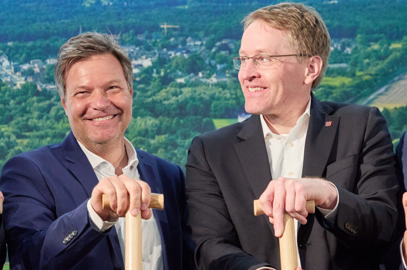Northvolt: Der damalige Wirtschaftsminister Robert Habeck und Schleswig-Holsteins Ministerpräsident Daniel Günther verbrannten Millionen Euro an Steuergeldern.