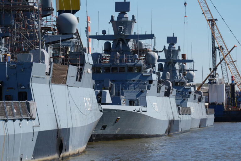 Korvetten der Bundeswehr im Hamburger Hafen