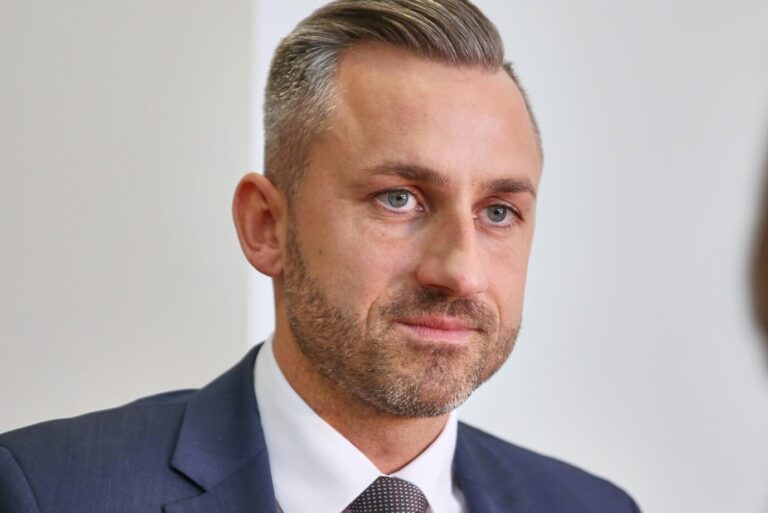 Muß sich Vetternwirtschafts-Vorwürfen erwehren: Sachsen-Anhalts AfD-Spitzenkandidat Ulrich Siegmund.