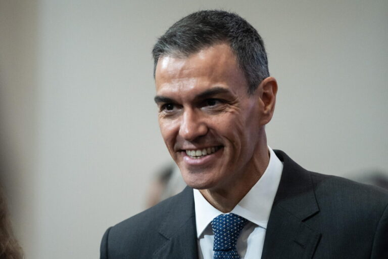 Spaniens Ministerpräsident Pedro Sánchez (PSOE): Freut sich, wenn ein Social-Media-Verbot umgesetzt wird. Foto: picture alliance / Sipa USA | Oscar Gonzalez