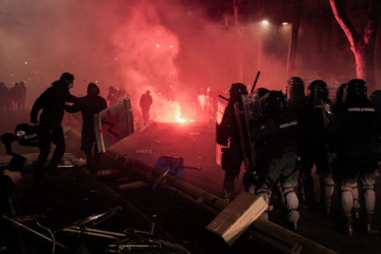 Autonome leisten sich eine Straßenschlacht mit Sicherheitskräften in Turin: Mehr als ein hundert Beamte wurden verletzt. (Themenbild)