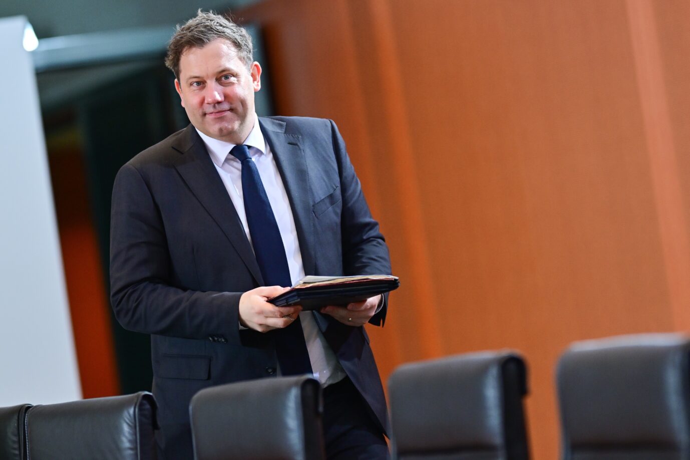 Finanzminister und SPD-Vorsitzender Lars Klingbeil hat die Erbschaftssteuer-Pläne seiner Partei nicht geprüft.