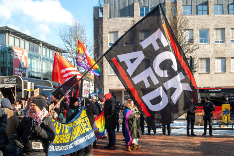 Nicht selten sind NGOs, die aus dem Bundestat „Demokratie leben!“ gefördert werden, linksradikale Organisationen.