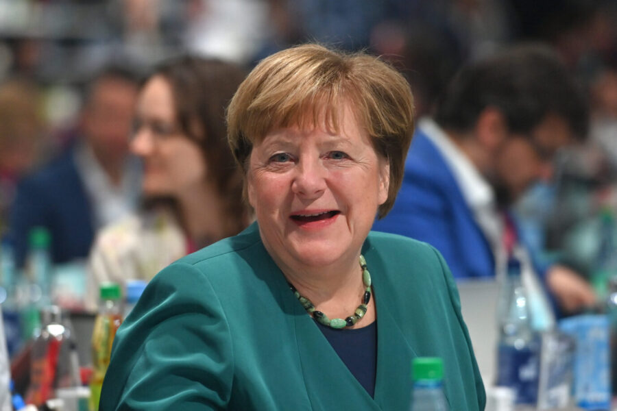 Wurde beim CDU-Parteitag in Stuttgart frenetisch gefeiert: Altkanzlerin Angela Merkel. Foto: picture alliance / SvenSimon | Frank Hoermann / SVEN SIMON