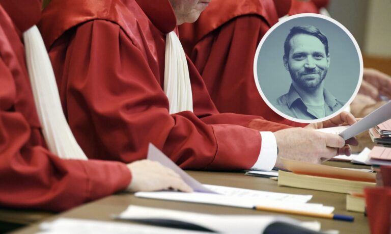 Die Richter des Ersten Senat beim Bundesverfassungsgerichts in Karlsruhe (Baden-Württemberg), eröffnen am 24.01.2017 gekleidet in rote Roben die mündliche Verhandlung zum Tarifeinheitsgesetz. Foto: Uli Deck/dpa. Diskriminierung erlaubt.