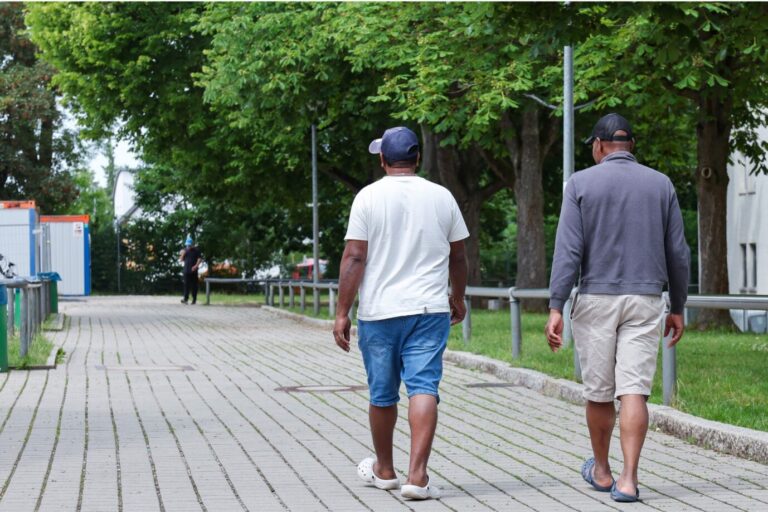 Das Innenministerium gibt bekannt, wie viele Migranten 2025 freiwillig aus Deutschland ausgereist sind. Die Zahl bleibt trotz hoher Geldzahlungen niedrig.