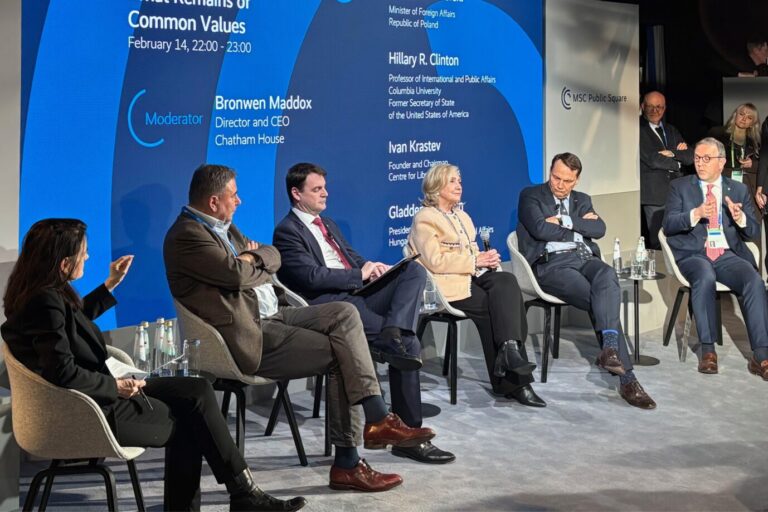 Eine Podiumsdiskussion auf der Münchner Sicherheitskonferenz dreht sich um die Frage nach der Zukunft des Westens. Am Ende bleibt das Fazit: Sind wir noch wir oder schon die anderen?