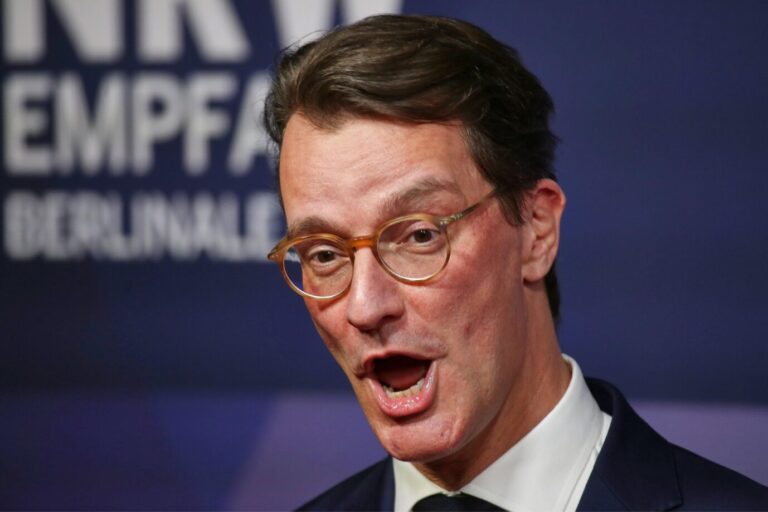 NRW-Ministerpräsident Hendrik Wüst geht mit einem Video mit einem Influencer viral. Nun stellt sich heraus: Der Clip mit dem Straßenfotografen "Fabiano" war inszeniert.