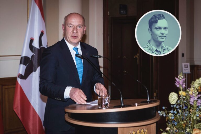 Das Bild zeigt Berlins Regierenden Bürgermeister Kai Wegner von der CDU. Die Regierung der Hauptstadt steht für den Umgang mit der Streusalz-Problematik aktuell unter Druck.