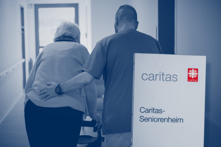 Ein Altenpfleger bekommt von der Caritas eine fristlose Kündigung. Grund sind TikTok-Videos, in denen er den Islam kritisiert und mit der AfD sympathisiert.