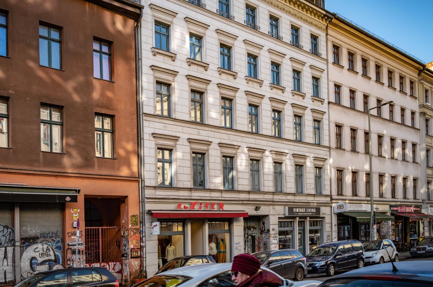 Um dieses schicksanierte Haus (Mitte) in der Oranienstraße in Berlin-Kreuzberg dreht sich der Streit um die Fördermittel für Journalisten.