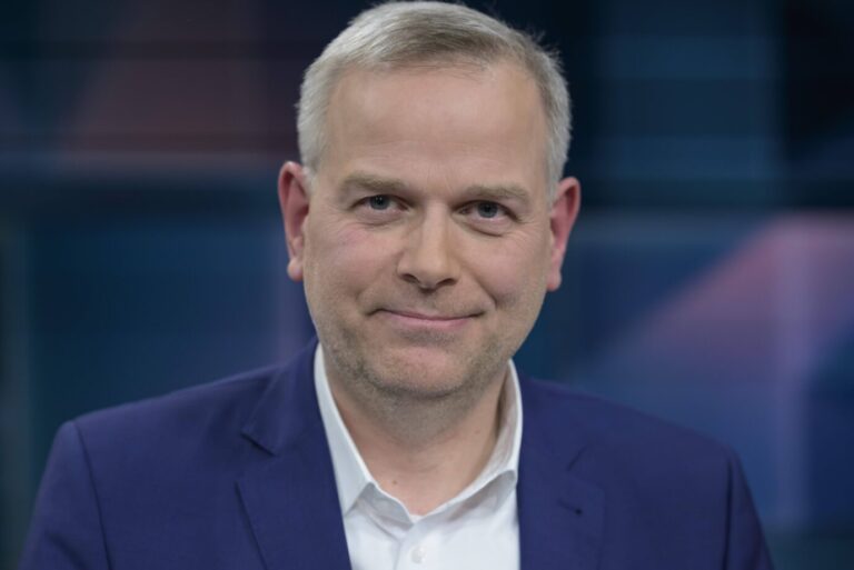 Mecklenburg-Vorpommerns AfD-Spitzenkandidat Leif-Erik Holm sieht seine Partei auf dem Weg zur absoluten Mehrheit.