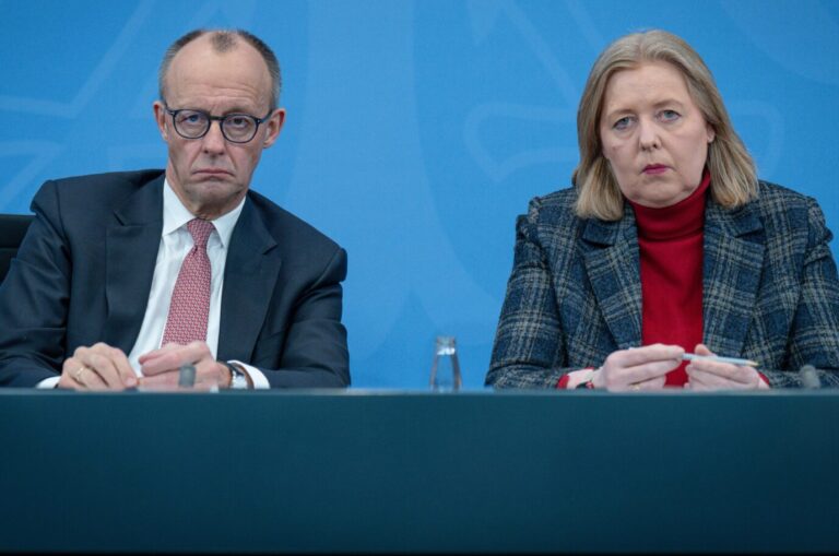 Kanzler Friedrich Merz (CDU) und Arbeitsministerin Bärbel Bas (SPD), verantwortlich für das Bürgergeld.